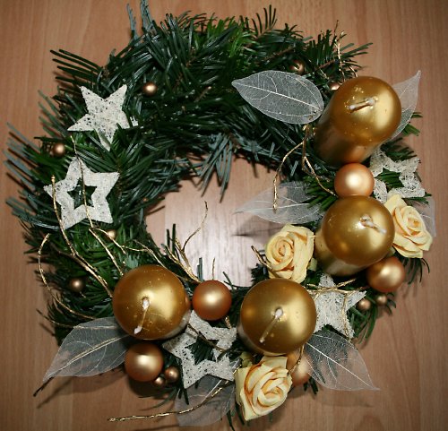 Adventní věneček zlatobílý — foto 1