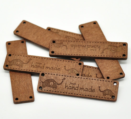 Hnědý dřevěný štítek HAND MADE - sloni — foto 1