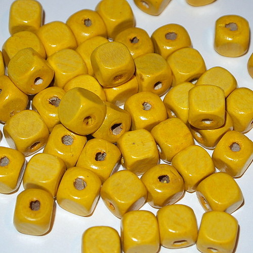 Dřevěné korálky - kostky 10 mm (cena 50ks)