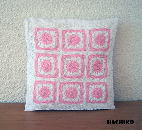 Háčkovaný povlak na polštářek do růžova 40x40 cm