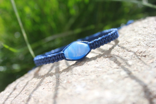 Modrá je dobrá.. Náramek makramé/shamballa — foto 1