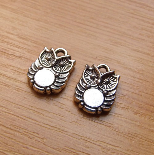 Stříbrná sovička - 11mm x 14mm