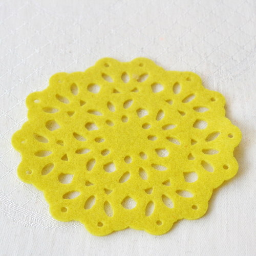Výsek filcový, krajkové kolečko, 2mm, žlutá