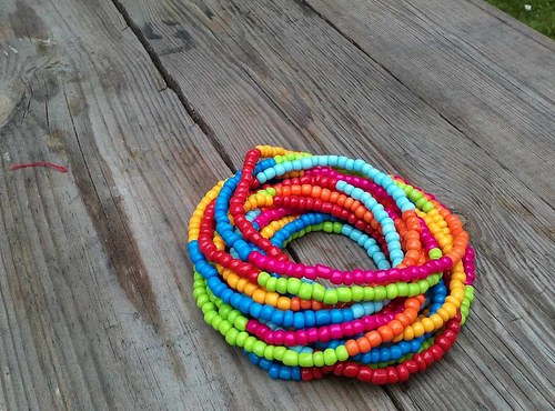 Barevný náhrdelník/náramek + náušnice — foto 1