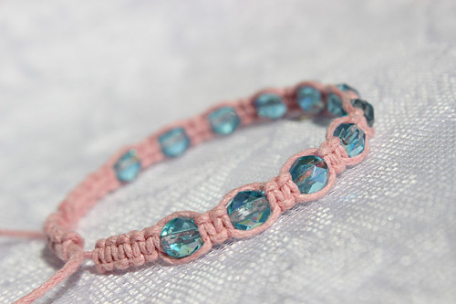 Něžný.. Náramek makramé/shamballa — foto 1