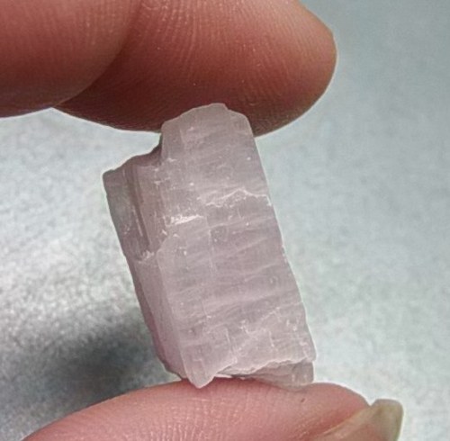 Kunzit krystal - D649 — foto 1