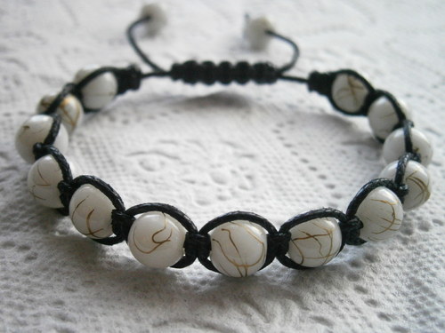 Náramek Shamballa bíločerný — foto 1