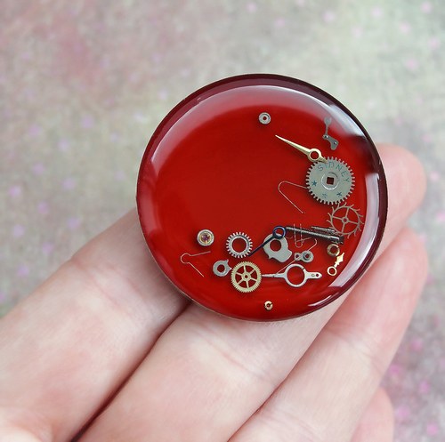 Red brooch — foto 1