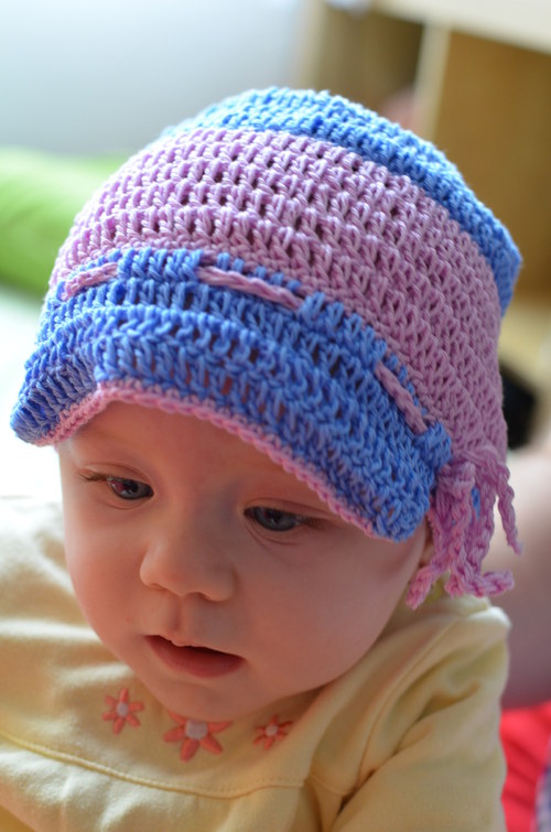 Čepička modro-růžová s kšiltíkem, 6+ m — foto 1