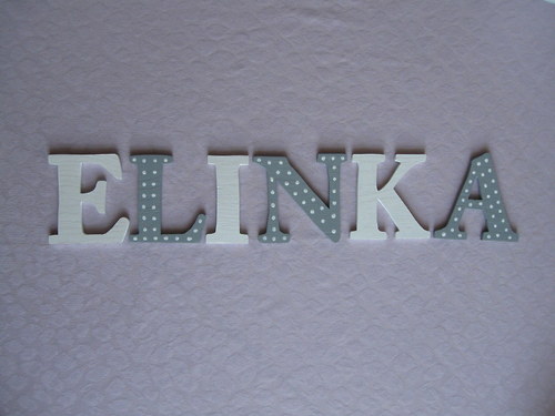 Dřevěná dekorace - písmenka 8,5cm