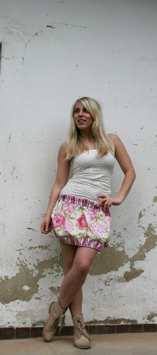 Sukně na cestu do cukrárny:-) — foto 1