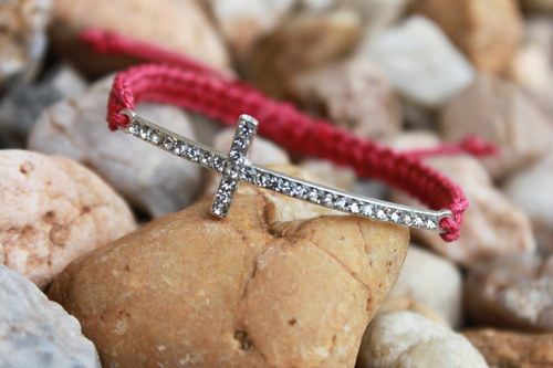 Kříž.. Náramek makramé/shamballa — foto 1