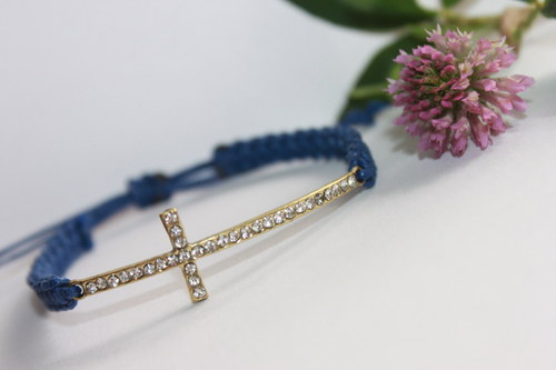Kříž.. Náramek makramé/shamballa — foto 1