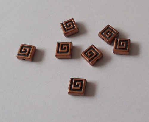 Plastový ozdobný komponent 9x9 mm -10ks — foto 1