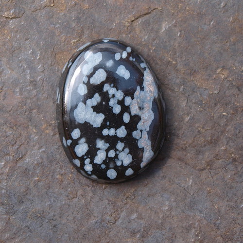 Obsidián vločkový, kabošon č.1517 — foto 1