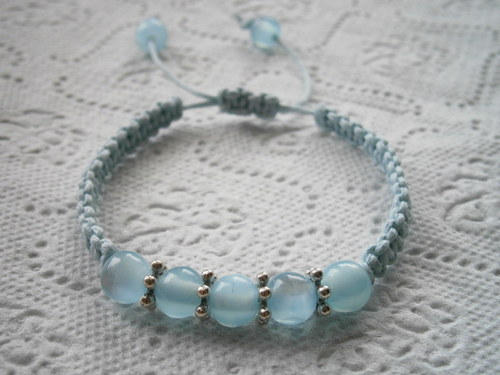 Náramek Shamballa světle modrý (makramé) — foto 1