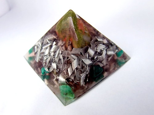Orgonitová pyramida s unakitem — foto 1