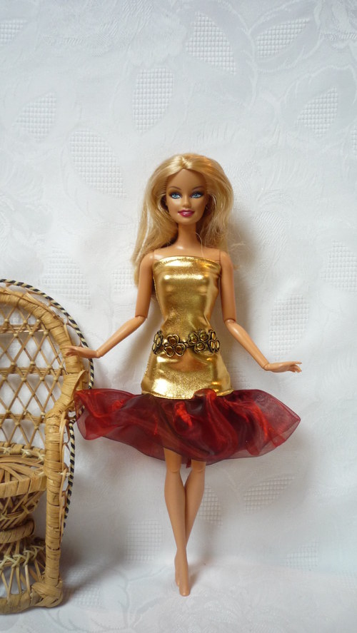 Koktejlové šaty — foto 1