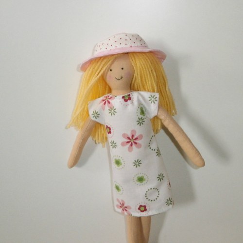 Šaty a klobouk pro Anti Barbie — foto 1