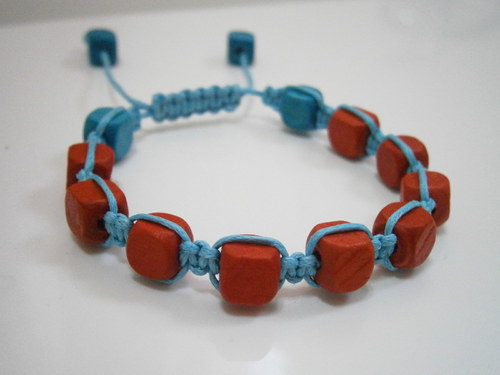 Náramek Shamballa červené kostičky — foto 1