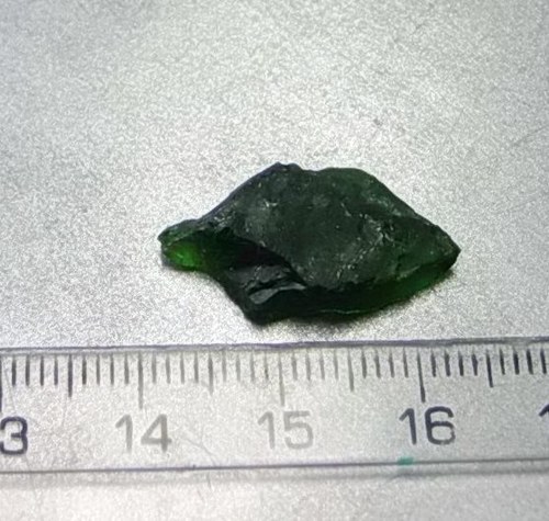 Chromdiopsid surový - D966 — foto 1