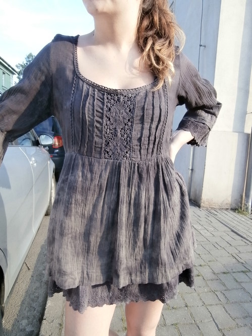 Šedá krajka — foto 1
