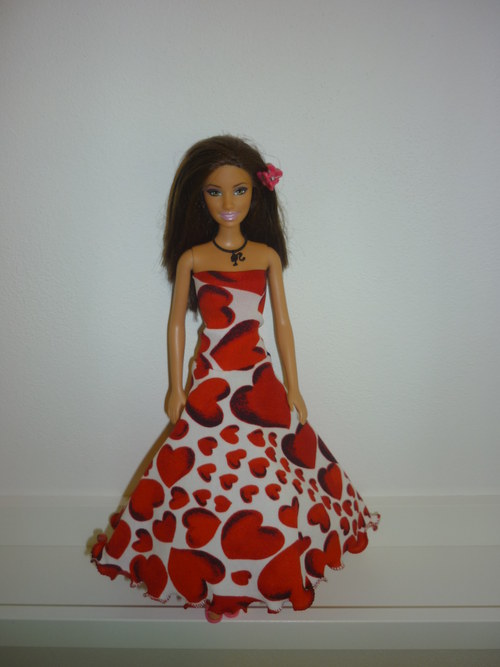 Šaty na panenku Barbie — foto 1