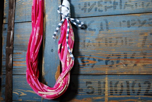 Látkový Náhrdelník Pinky — foto 1