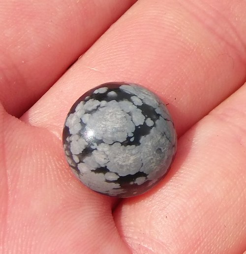 Obsidián vločkový - kabošon - 1 cm - B51 — foto 1