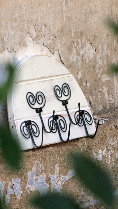 Ornamentální... drátovaný věšák — foto 1