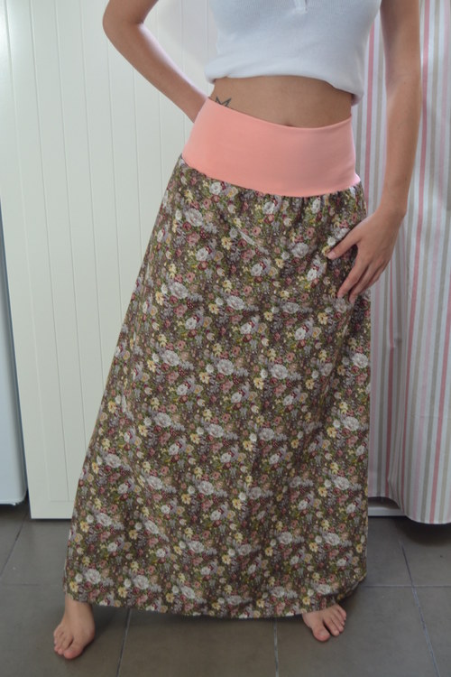 Dlouhá sukně plná růží — foto 1