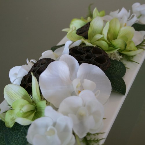 Dekorace s orchidejemi v zelenobílé — foto 1