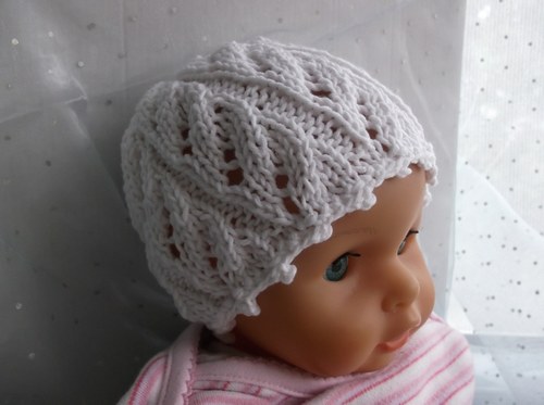 Bílá pletená čepička na miminko 32-36 cm