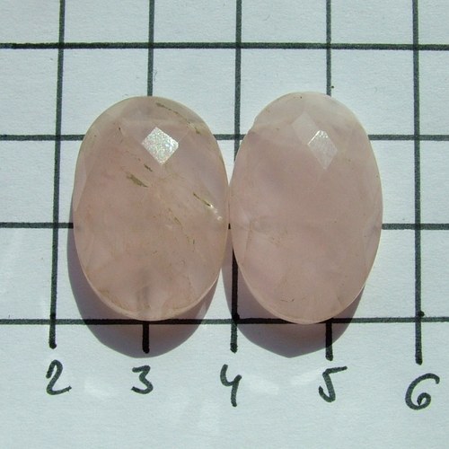Růženín - broušené, vrtané kabošony / sada 5