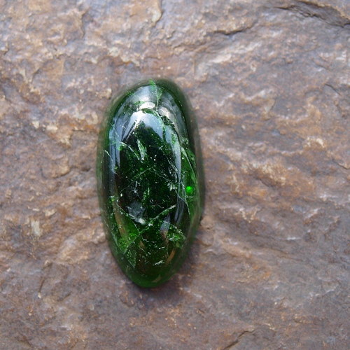 Chromdiopsid, kabošon č.1571 — foto 1