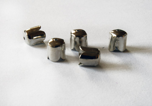 Kovový kaplík 6,5 x 8 mm, 4 kusy