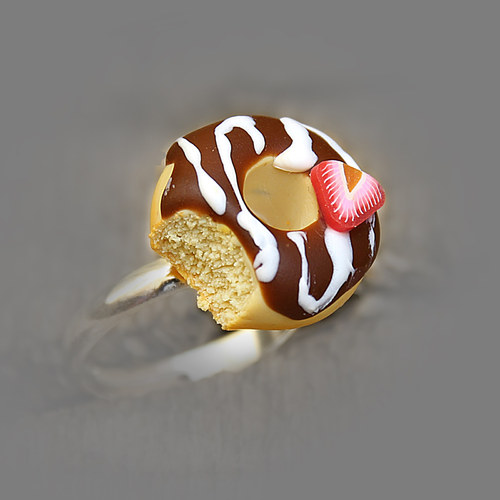 Nakousnutý donut — foto 1