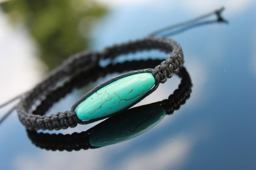 Tyrkenit/Howlit.. Náramek makramé/shamballa — foto 1