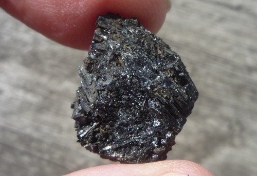 Surový turmalín - skoryl B1349 — foto 1