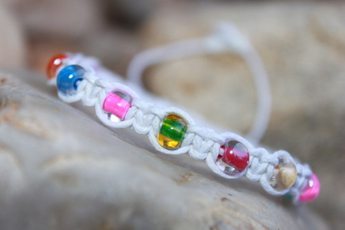 Duhový.. Náramek makramé/shamballa — foto 1