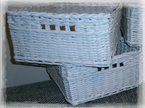 Bílé košíčky do kuchyňské linky — foto 1