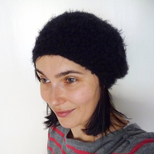 Černý baret na přání — foto 1