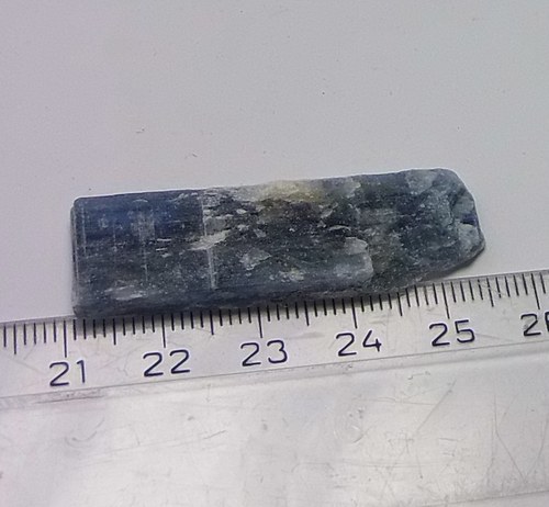 Disthen (kyanit) - surový - B247 — foto 1
