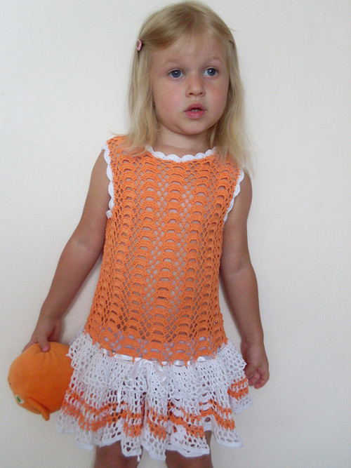 Oranžové háčkované šatičky — foto 1