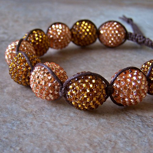 Dvojbarevný náramek macramé/shamballa — foto 1