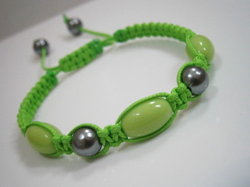 Shamballa náramek zelený (makramé) — foto 1