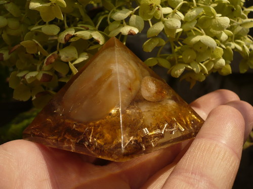 Pyramida s citrínem — foto 1