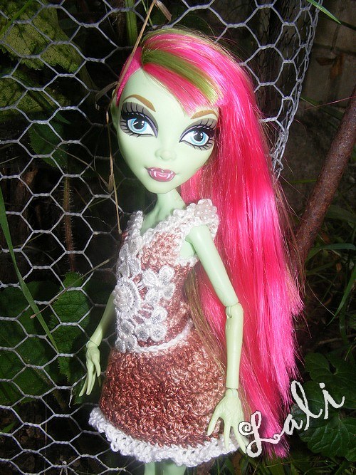 Monster High - háčkované letní šatičky 2 - Hnědé — foto 1