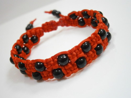 Náramek červený/černý (shamballa) — foto 1