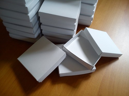 BÍLÁ KRABIČKA - krabičky na přání 9x9x2 cm — foto 1